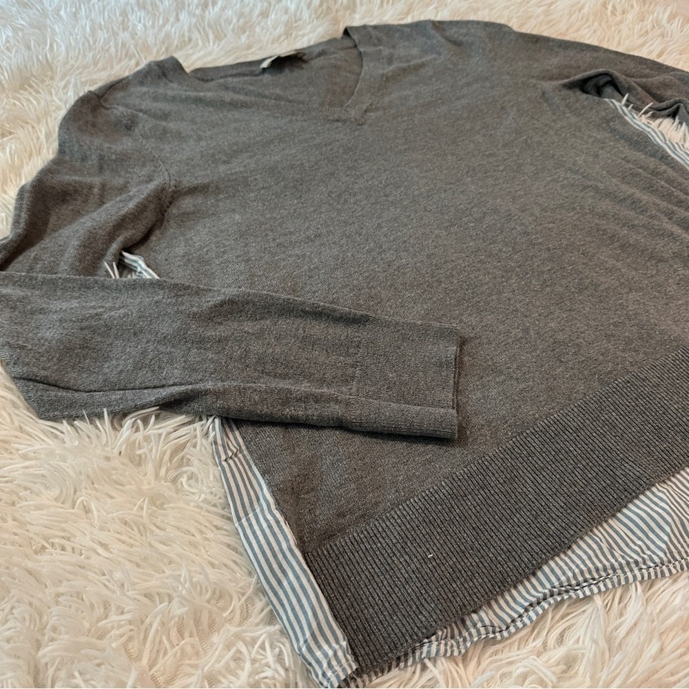 LOFT Outlet Gray Mixed Media V-Neck Sweater Size M – Striped Back Panel - Picture 13 of 16